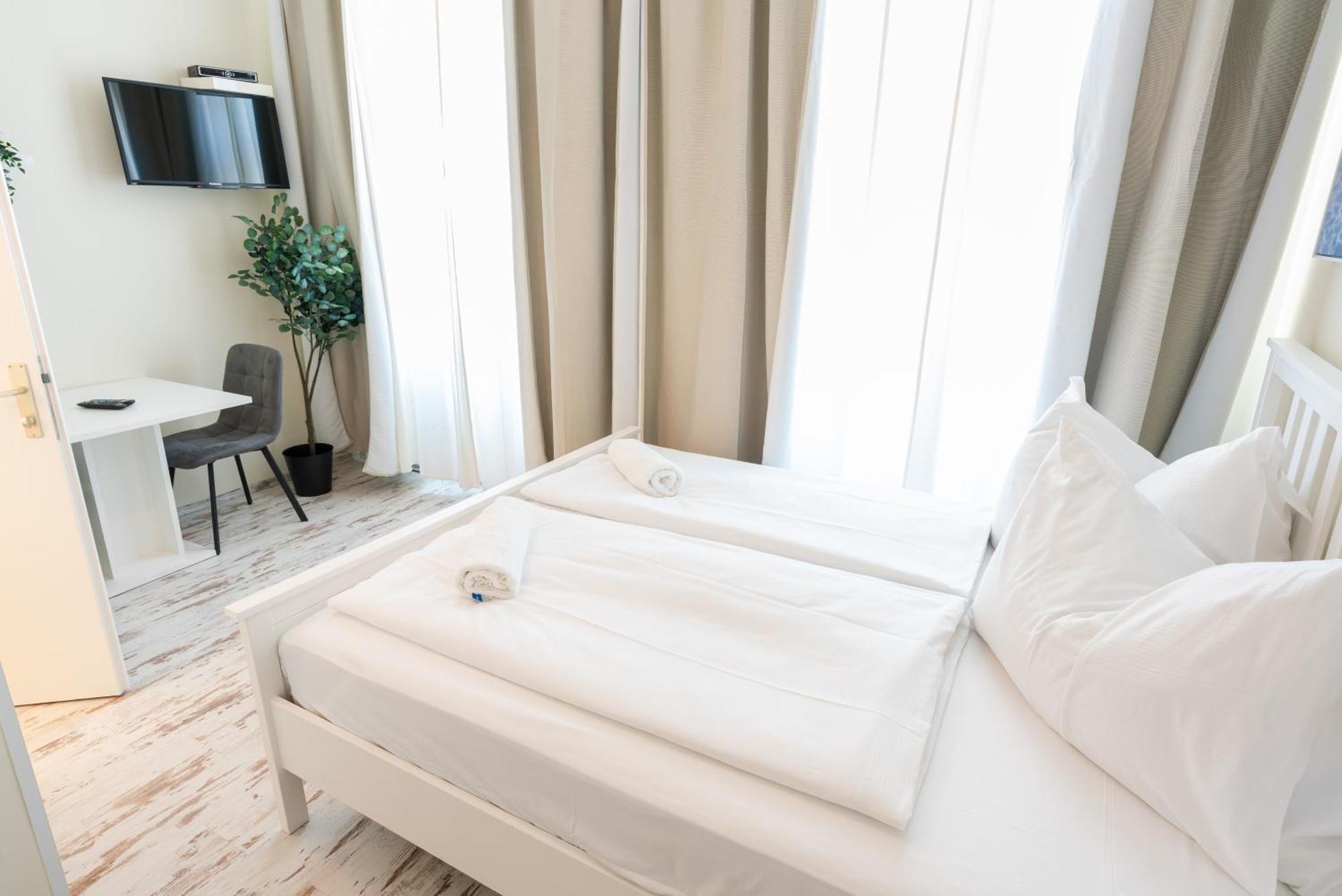 Hotel Schoenbrunn Wina Bagian luar foto